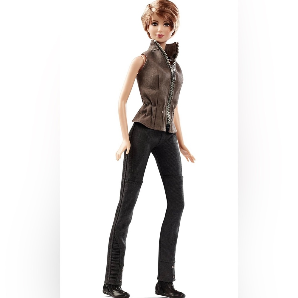 NIB! Insurgent Tris Barbie!!!